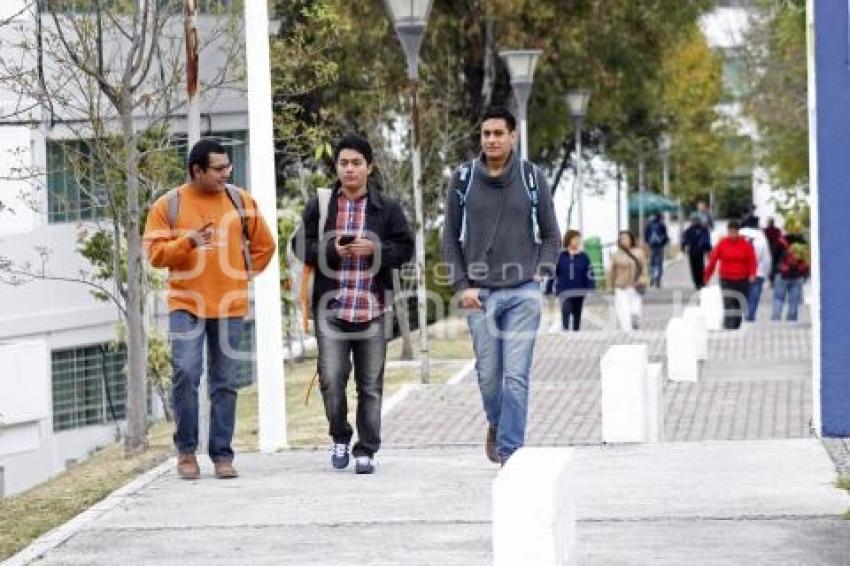UNIVERSITARIOS . BUAP