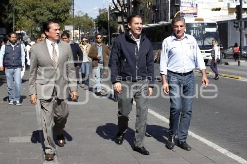 RAFAEL MORENO VALLE . METROBÚS