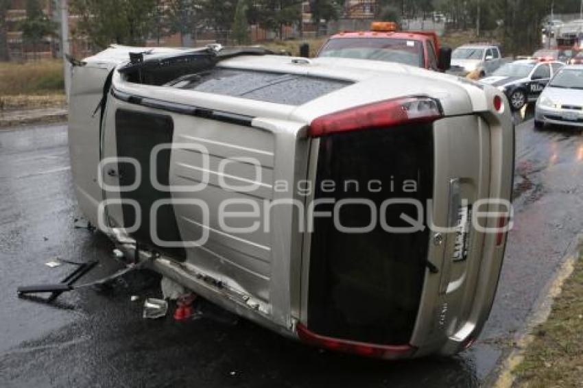 NOTA ROJA. CAMIONETA VOLCADA