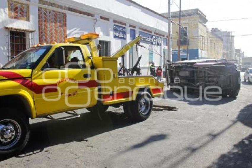 VOLCADURA CAMIONETA CENTRO