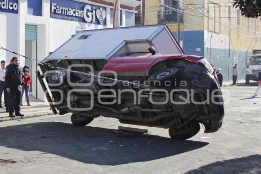 VOLCADURA CAMIONETA CENTRO
