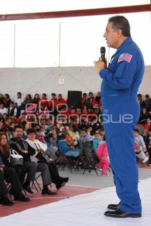 TEHUACAN . CONFERENCIA ASTRONAUTA