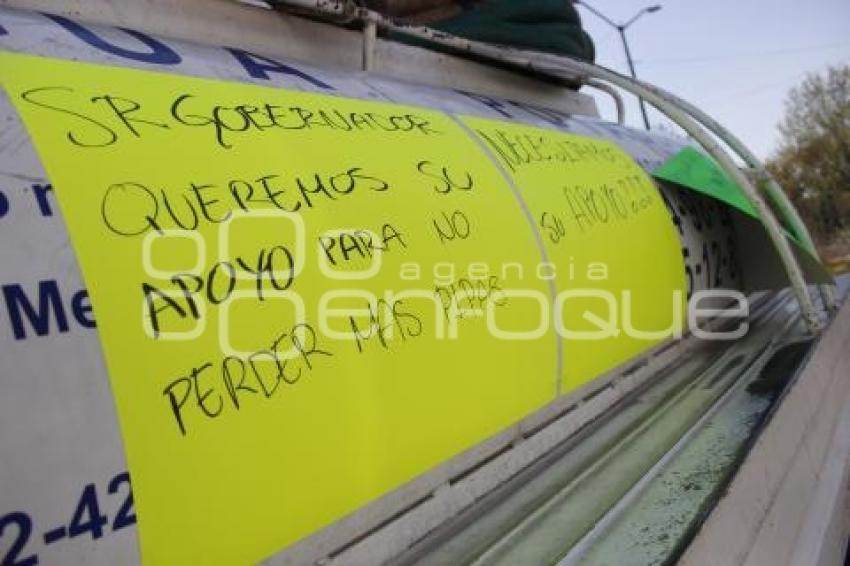 PIPAS DE AGUA . MANIFESTACIÓN