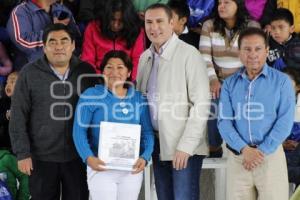 ENTREGA DE UNIFORMES GRATUITOS . TEHUACÁN 