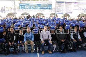 ENTREGA DE UNIFORMES GRATUITOS . TEHUACÁN 