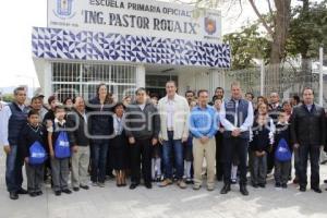 ENTREGA DE UNIFORMES GRATUITOS . TEHUACÁN 