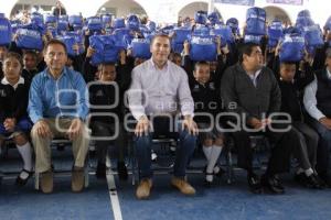 ENTREGA DE UNIFORMES GRATUITOS . TEHUACÁN 