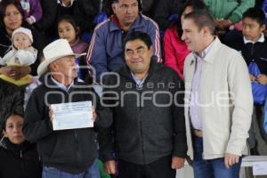 ENTREGA DE UNIFORMES GRATUITOS . TEHUACÁN 