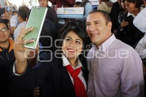 ENTREGA DE UNIFORMES GRATUITOS . TEHUACÁN