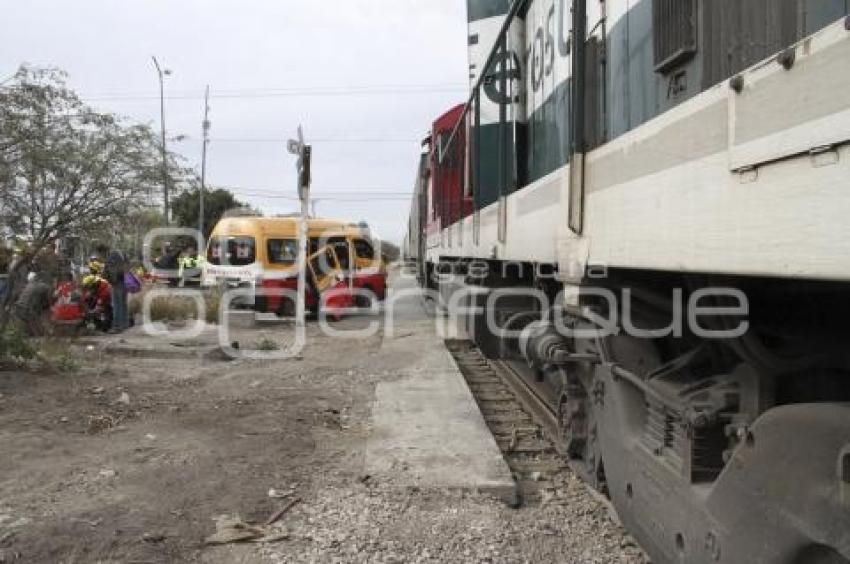 CHOQUE COMBI Y TREN . TEHUACÁN