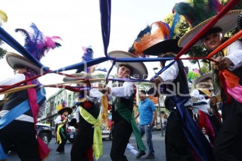 DESFILE DE HUEHUES