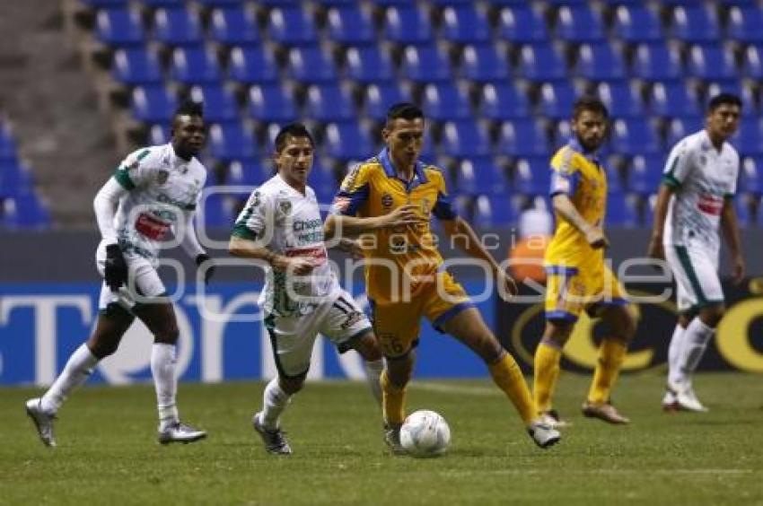 FUTBOL . JAGUARES VS TIGRES