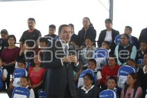 GOBIERNO ESTATAL . ENTREGA DE UNIFORMES