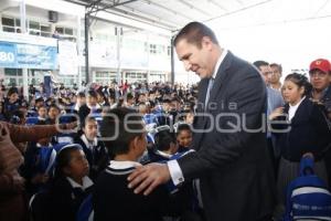 GOBIERNO ESTATAL . ENTREGA DE UNIFORMES 