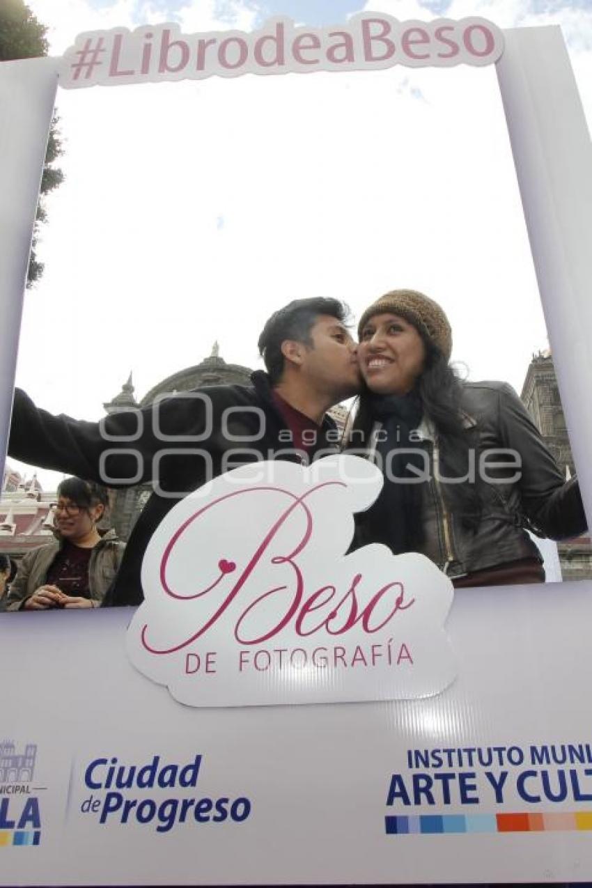 BESO DE FOTOGRAFÍA