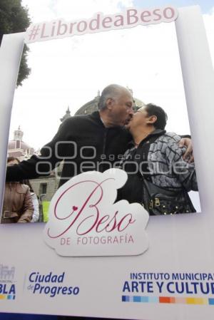 BESO DE FOTOGRAFÍA