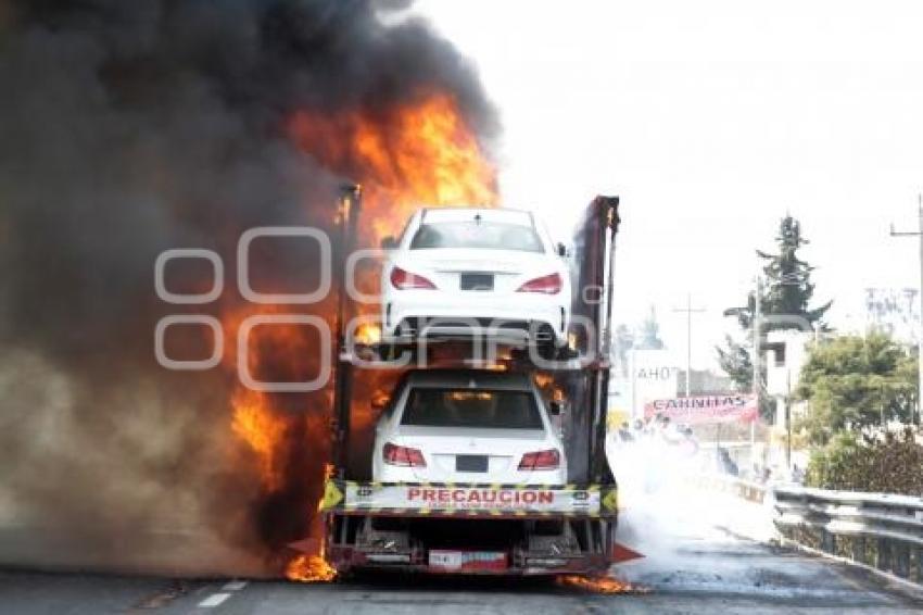 INCENDIO NODRIZA AUTOPISTA PUEBLA MÉXICO