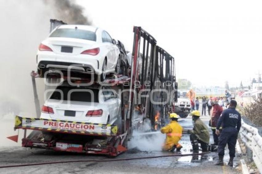 INCENDIO NODRIZA AUTOPISTA PUEBLA MÉXICO