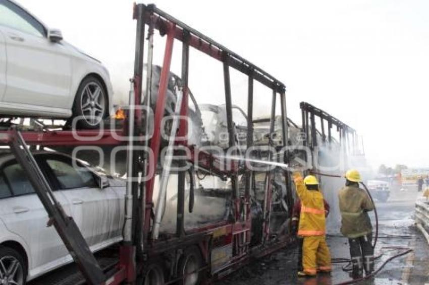 INCENDIO NODRIZA AUTOPISTA PUEBLA MÉXICO