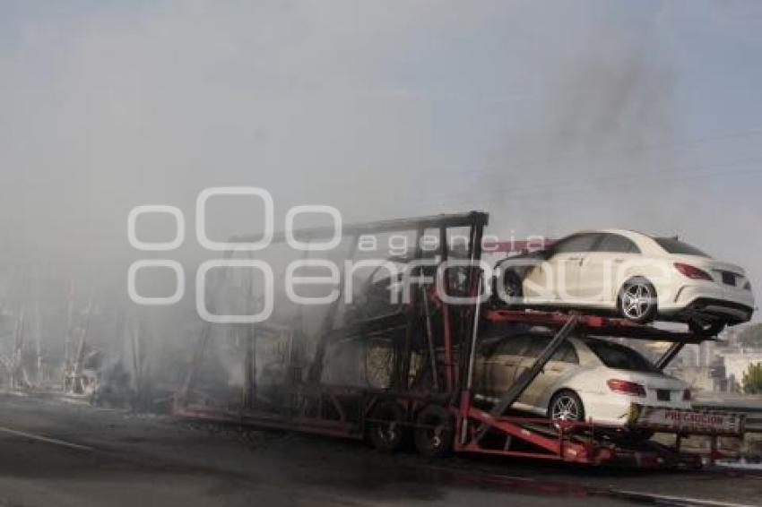 INCENDIO NODRIZA AUTOPISTA PUEBLA MÉXICO