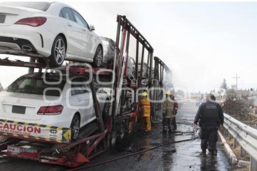 INCENDIO NODRIZA AUTOPISTA PUEBLA MÉXICO