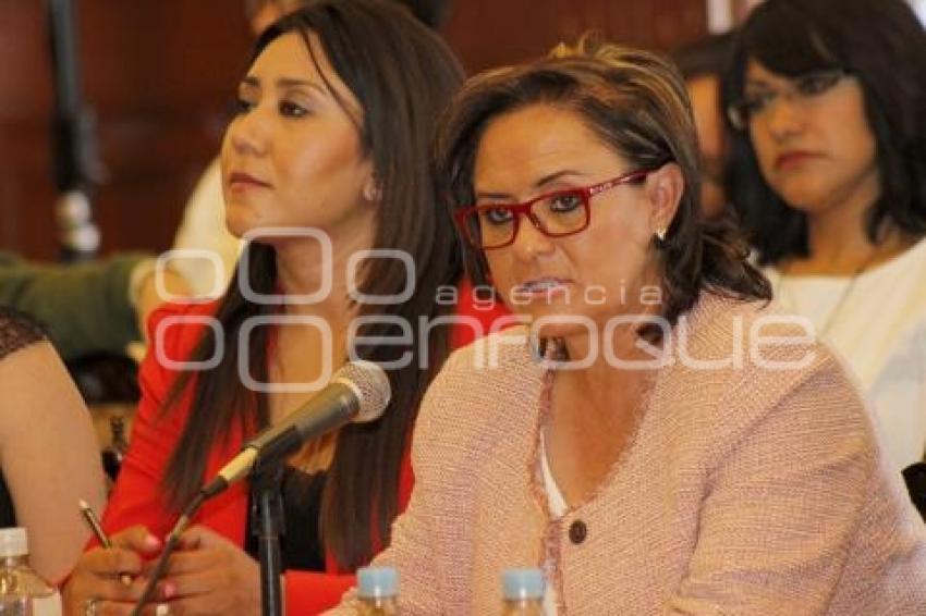 COMPARECENCIA . ROSA MARÍA CARMONA