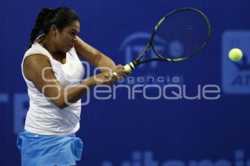 TENIS . RICHEL HOGENKAMP VS CAROLINA BETANCOURT