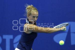 TENIS . RICHEL HOGENKAMP VS CAROLINA BETANCOURT