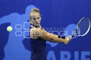 TENIS . RICHEL HOGENKAMP VS CAROLINA BETANCOURT