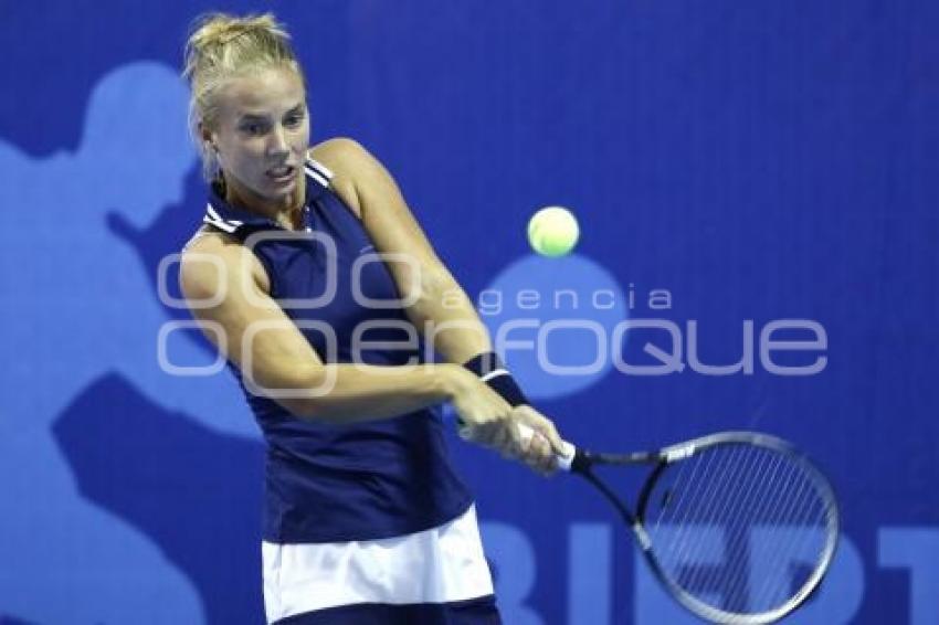 TENIS . RICHEL HOGENKAMP VS CAROLINA BETANCOURT