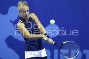 TENIS . RICHEL HOGENKAMP VS CAROLINA BETANCOURT