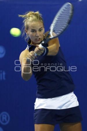 TENIS . RICHEL HOGENKAMP VS CAROLINA BETANCOURT