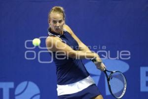 TENIS . RICHEL HOGENKAMP VS CAROLINA BETANCOURT