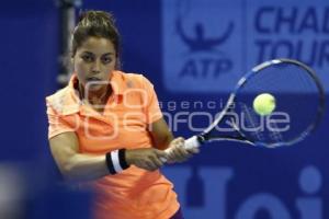 TENIS . VADJA GILCHRIST VS RENATA ZARAZUA