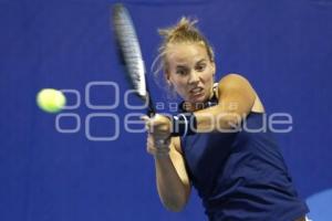 TENIS . RICHEL HOGENKAMP VS CAROLINA BETANCOURT