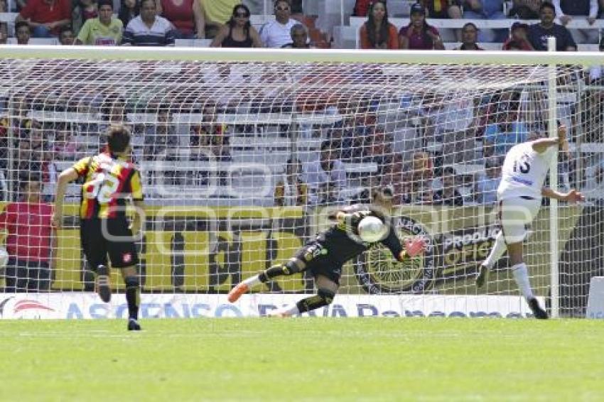FUTBOL . LEONES NEGROS VS LOBOS BUAP