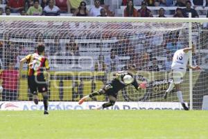 FUTBOL . LEONES NEGROS VS LOBOS BUAP