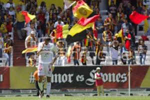 FUTBOL . LEONES NEGROS VS LOBOS BUAP