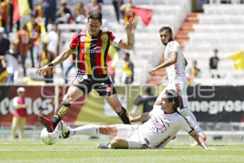 FUTBOL . LEONES NEGROS VS LOBOS BUAP