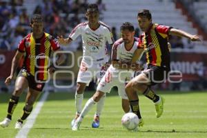 FUTBOL . LEONES NEGROS VS LOBOS BUAP