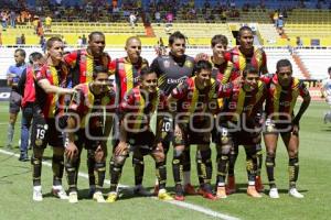 FUTBOL . LEONES NEGROS VS LOBOS BUAP