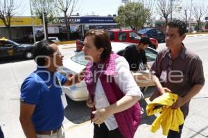 ANA TERESA ARANDA . ENTREGA DE FIRMAS