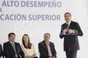 GOBIERNO . ENTREGA DE APOYOS A MAGISTERIO