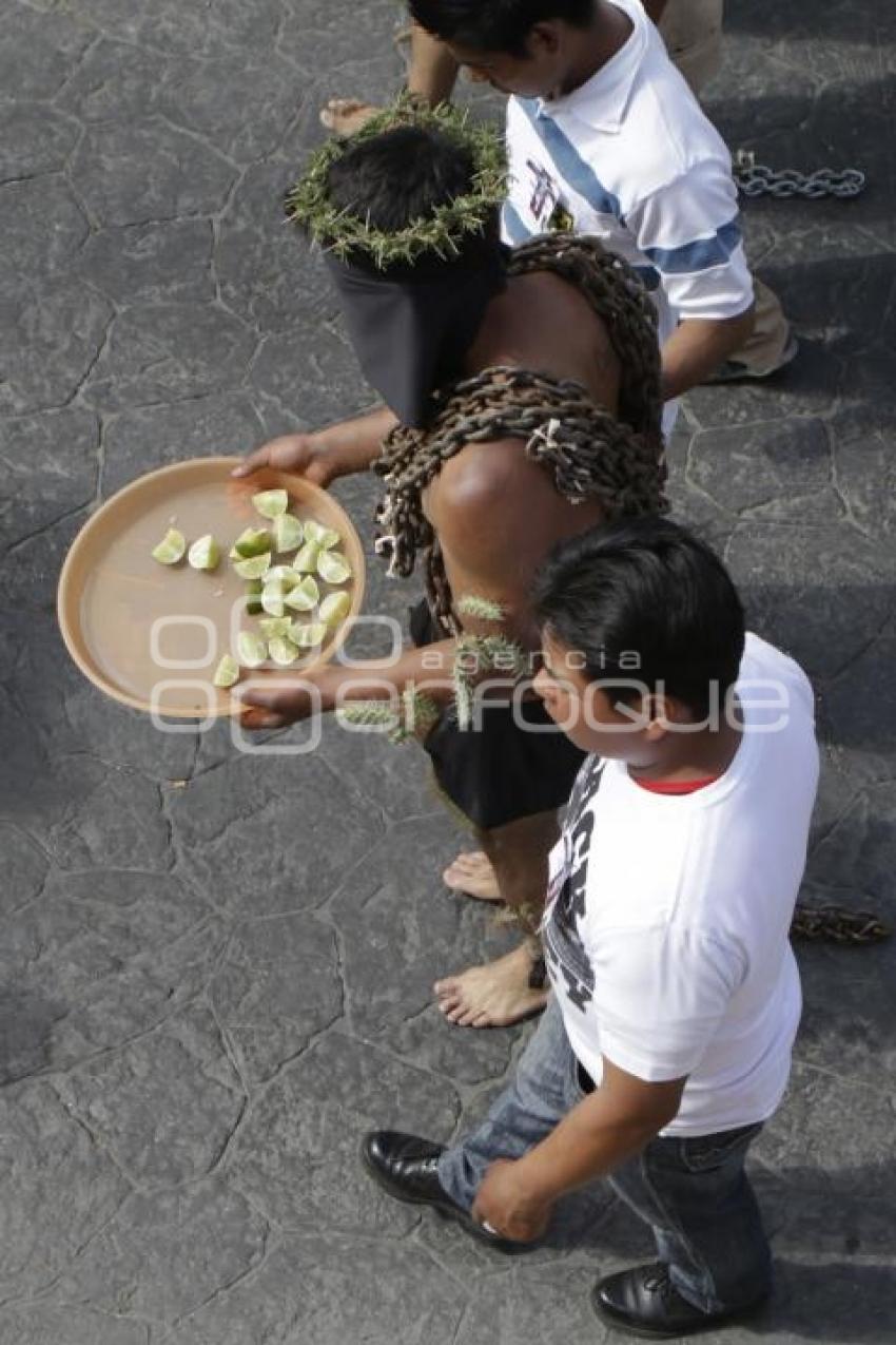 SEMANA SANTA . ENGRILLADOS