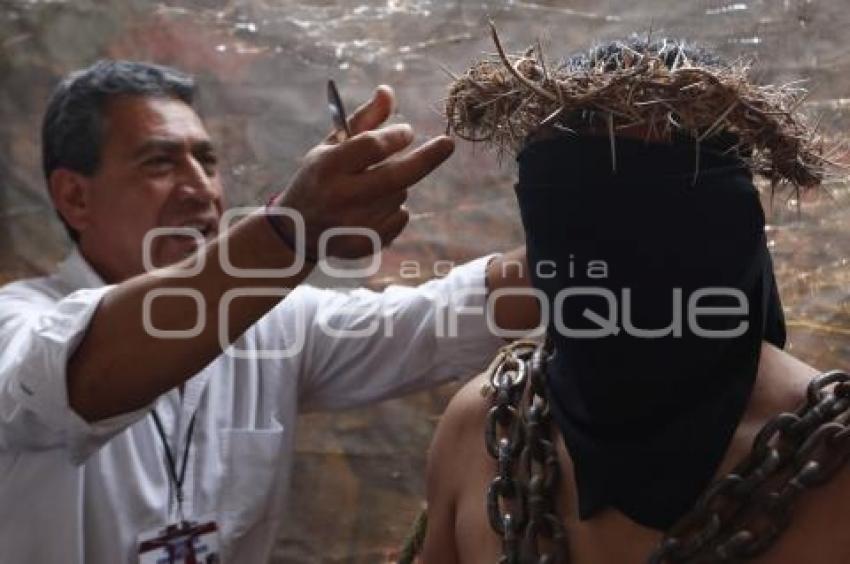 SEMANA SANTA . ENGRILLADOS