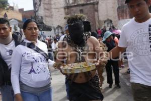 SEMANA SANTA . ENGRILLADOS