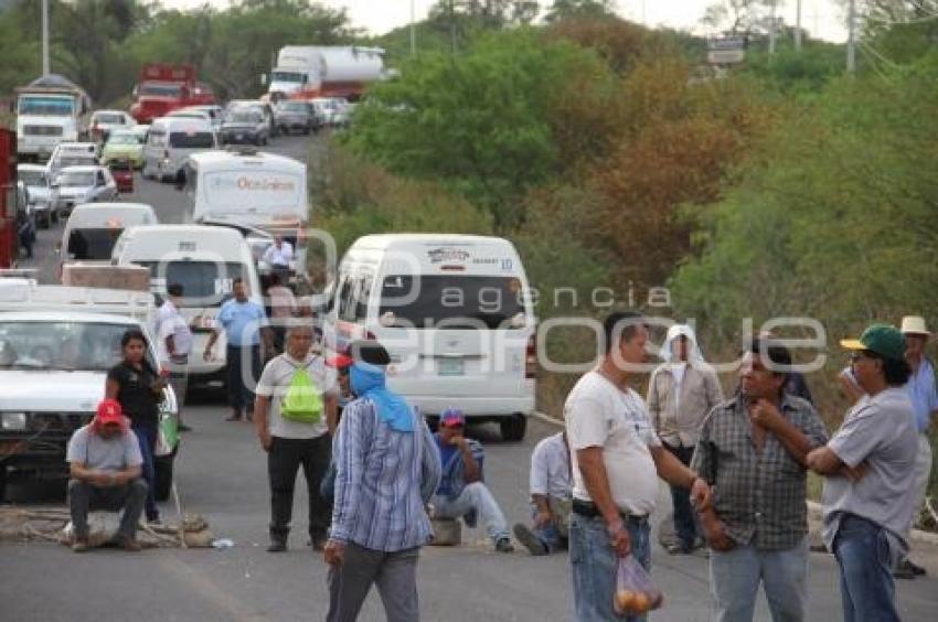 BLOQUEO CARRETERO . TEHUACÁN