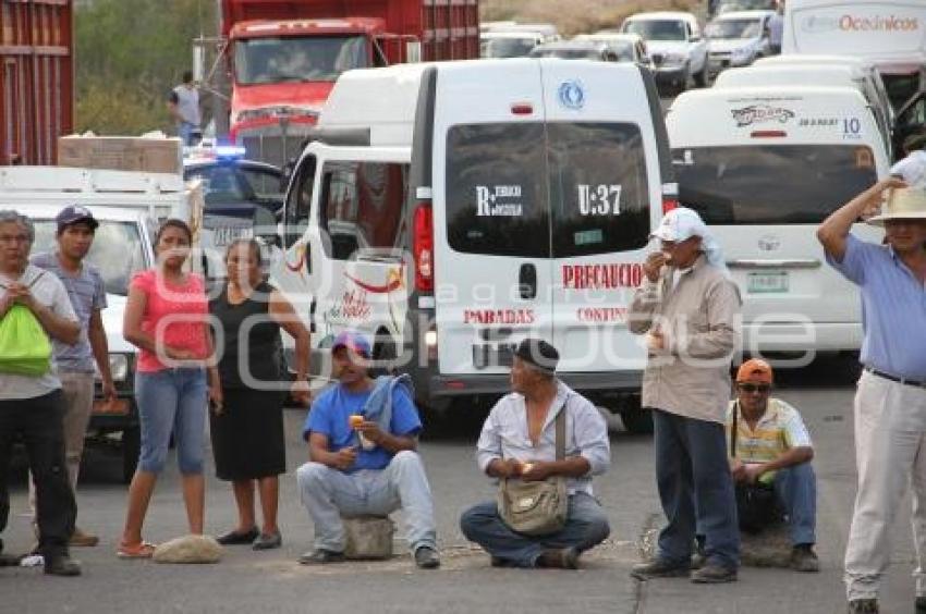 BLOQUEO CARRETERO . TEHUACÁN