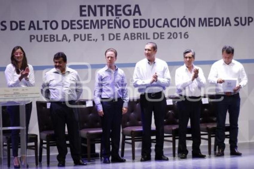 ENTREGA DE TABLETAS 