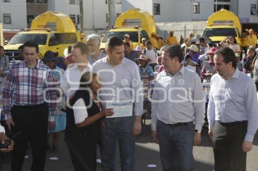 GOBIERNO . ENTREGA DE OBRA